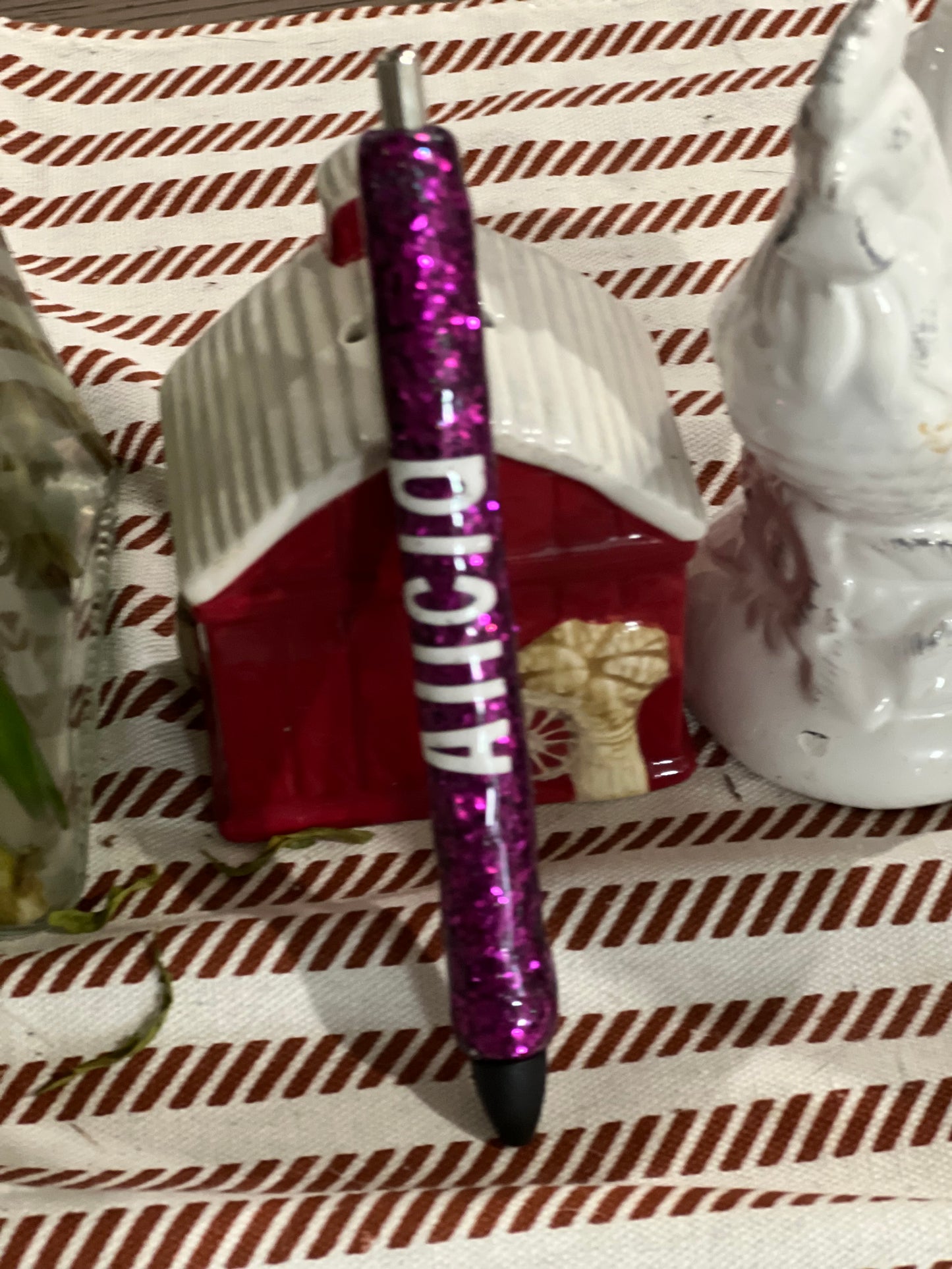 Customizable pens